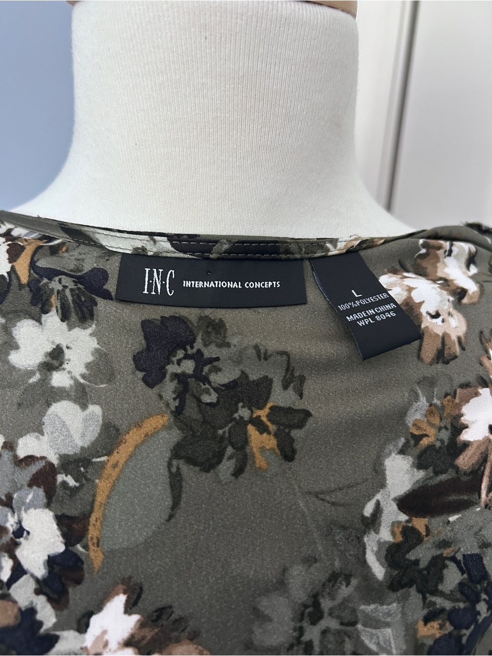 INC International Concepts Olive Floral Faux-Wrap Blouse with Balloon Sleeves - Picture 5 of 6